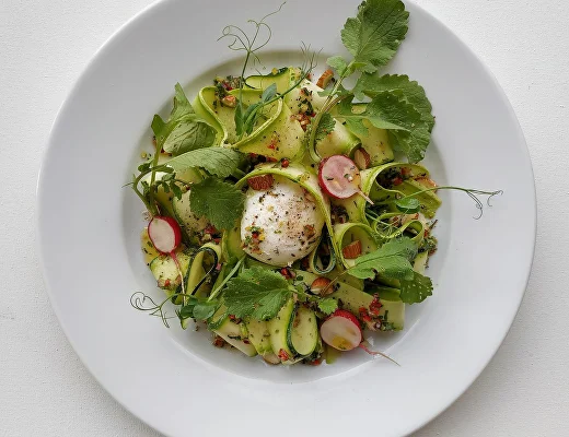  Cалат з цукіні з сальсою з кореня петрушки